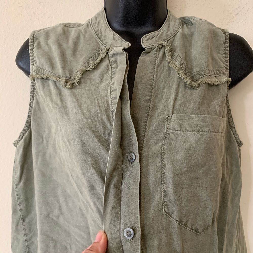 Cloth and Stone Button Back Front Sleeveless Tank - Picture 3 of 13